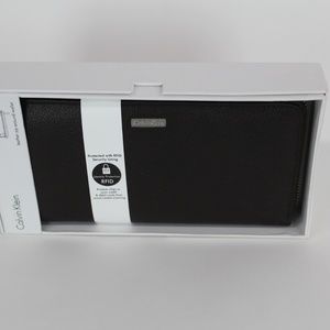 Calvin Klein Zip Around Wallet Black